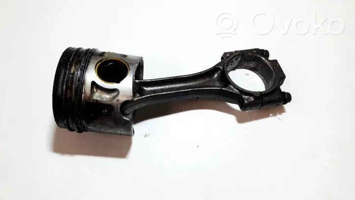 Volkswagen PASSAT B5 Piston avec bielle 045c