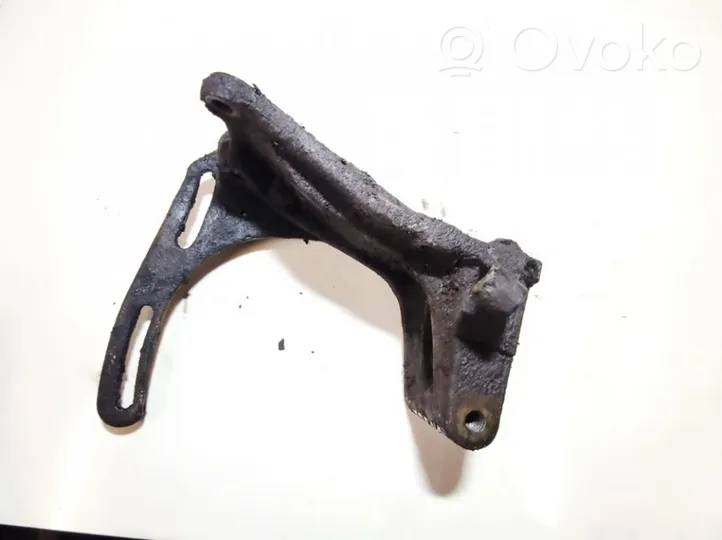 Mazda 323 Engine mounting bracket 