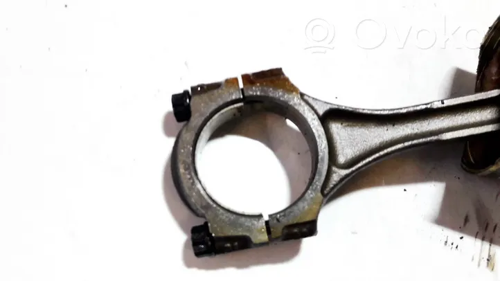 Toyota Avensis T220 Piston with connecting rod 