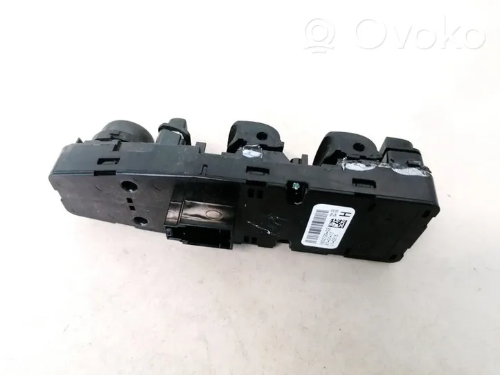 BMW X5 G05 Electric window control switch 683272902