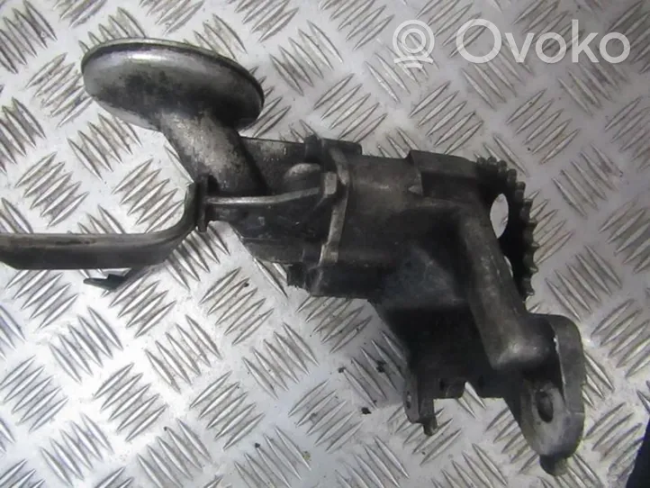 Volkswagen Golf III Oil pump 030115109a