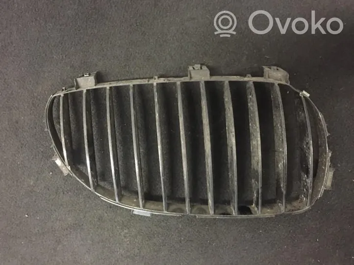 BMW 5 E60 E61 Griglia anteriore 51137027062