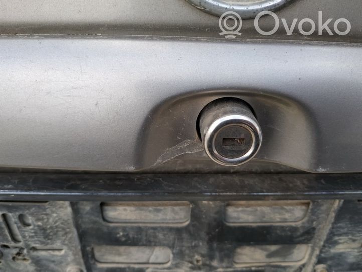 Opel Vectra B Uchwyt / Rączka zewnętrzna otwierania klapy tylnej / bagażnika 