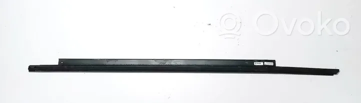 Audi A4 S4 B8 8K Moulure de vitre de la porte avant 8K0853283F