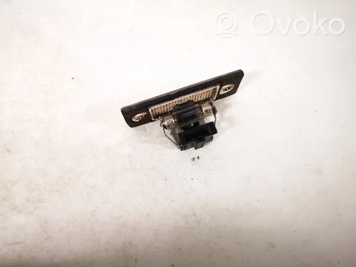 Volkswagen PASSAT B5.5 Lampa oświetlenia tylnej tablicy rejestracyjnej 1J5943021