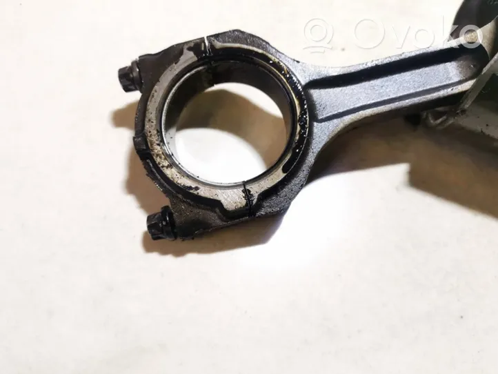 Ford Focus Piston with connecting rod 