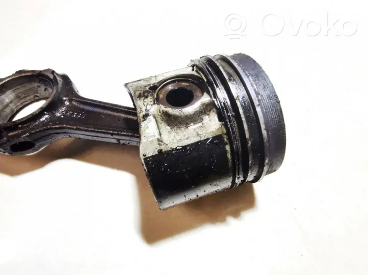 Ford Mondeo MK II Piston avec bielle 89ff