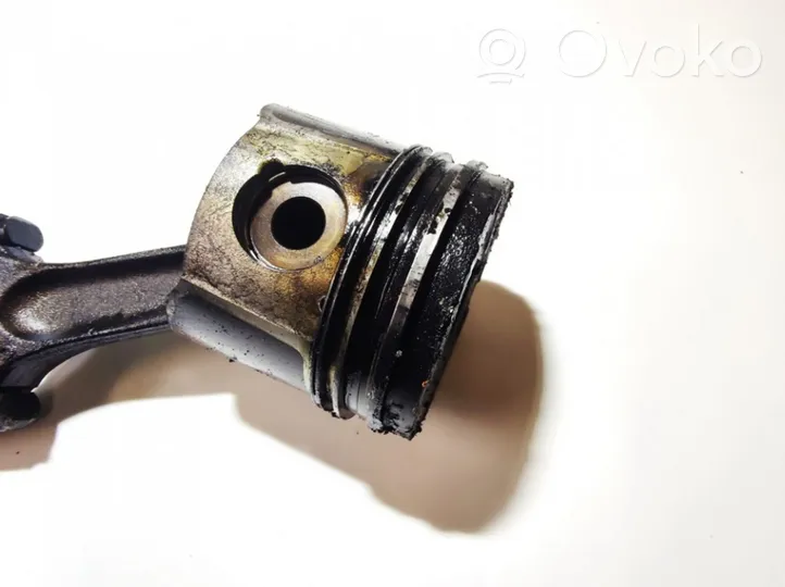 Peugeot 307 Piston avec bielle 