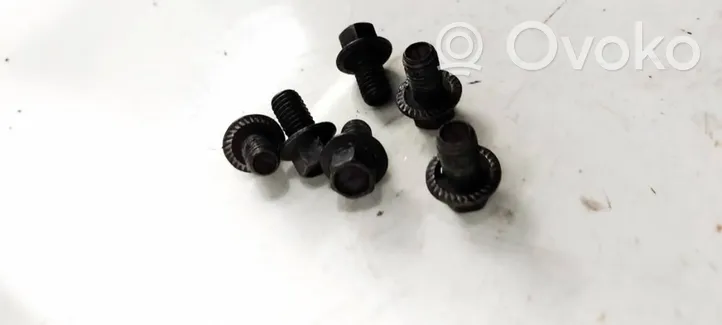 Ford Focus Nuts/bolts 