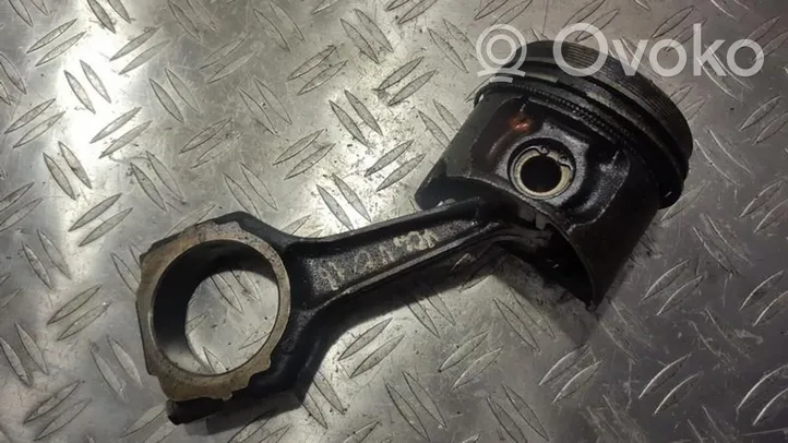 Volvo 440 Piston avec bielle 