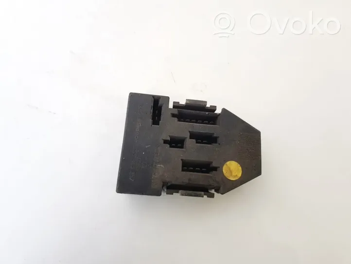 Volkswagen PASSAT B3 Wkład lampy tylnej 333945257