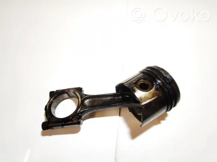 Peugeot 307 Piston avec bielle 