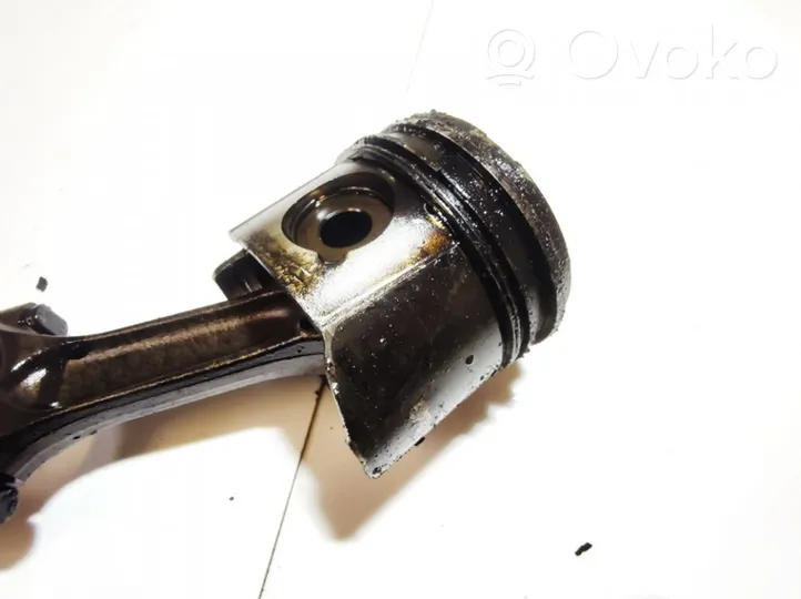 Peugeot 307 Piston avec bielle 