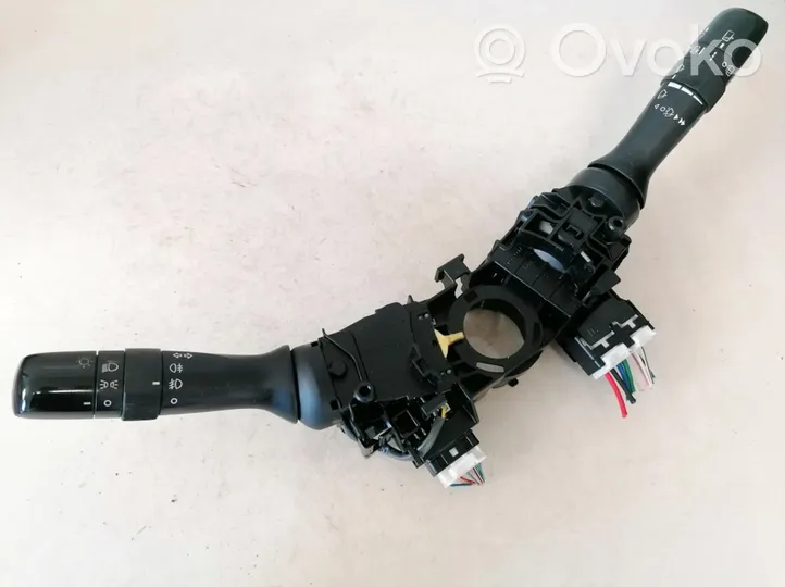 Toyota Avensis T270 Leva/interruttore dell’indicatore di direzione e tergicristallo 173832