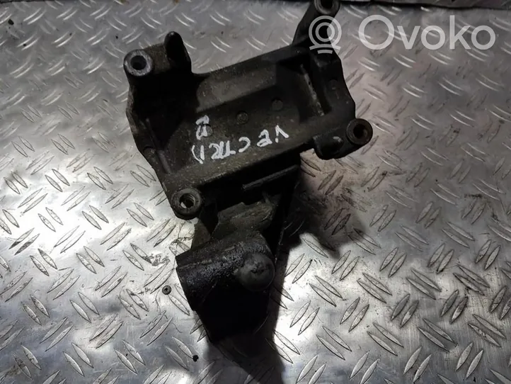 Opel Vectra B Moottorin kiinnikekorvake 90496729