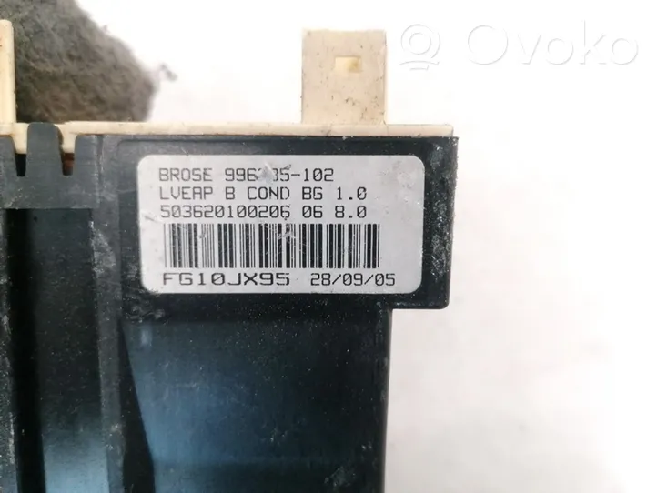 Citroen C4 I Moteur de lève-vitre de porte avant 997832101