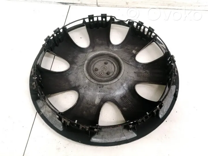 Toyota Avensis Verso R15 wheel hub/cap/trim 