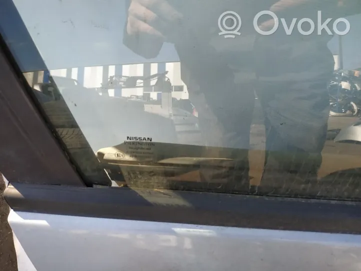 Nissan Almera N16 Moulure de vitre de la porte avant 