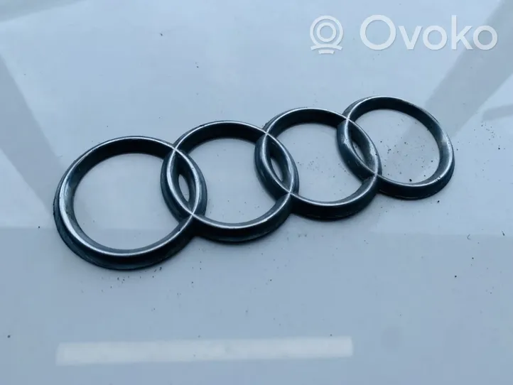 Audi A4 S4 B5 8D Mostrina con logo/emblema della casa automobilistica 