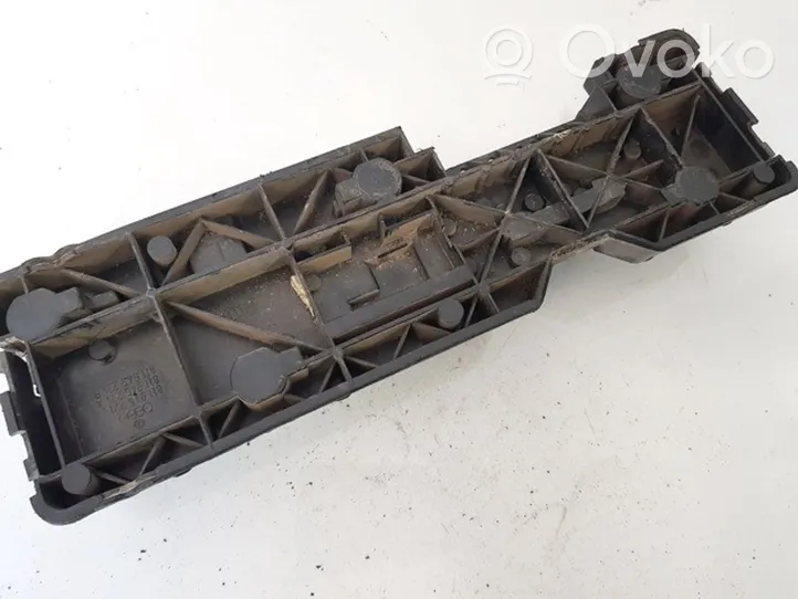 Audi 80 90 B2 Porte ampoule de feu arrière 811945221A