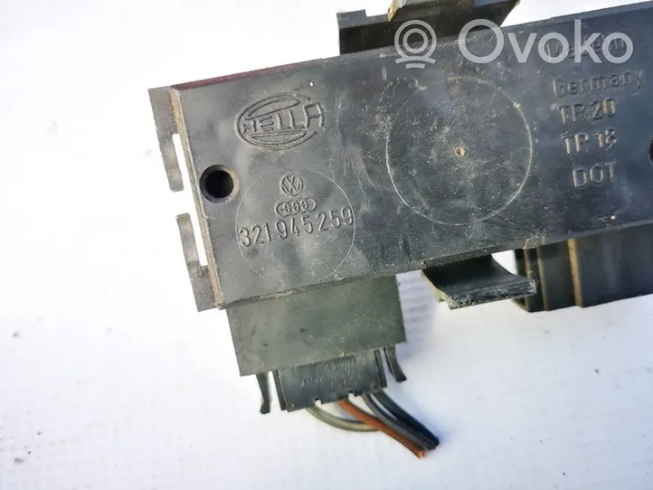 Volkswagen PASSAT B3 Wkład lampy tylnej 321945259