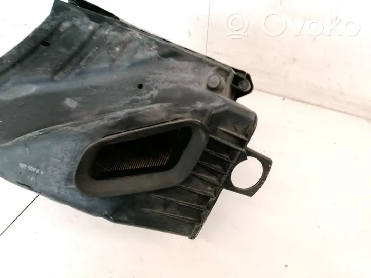 Audi A4 S4 B7 8E 8H Scatola del filtro dell’aria 03G133837