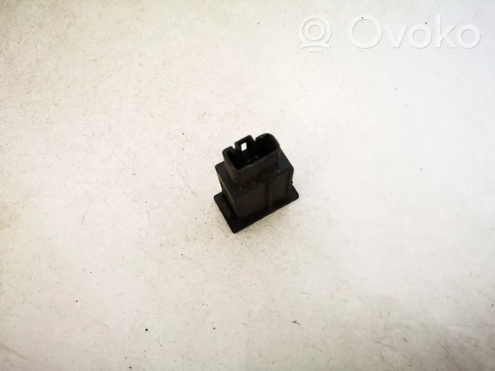 Toyota Avensis T220 Fuel tank opening switch 156795