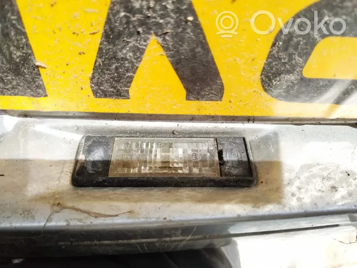 Nissan Primera Lampa oświetlenia tylnej tablicy rejestracyjnej 