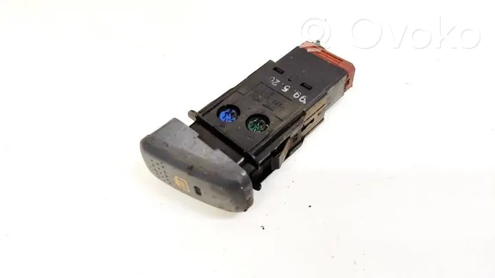 Honda HR-V Windscreen/window heater switch M17071