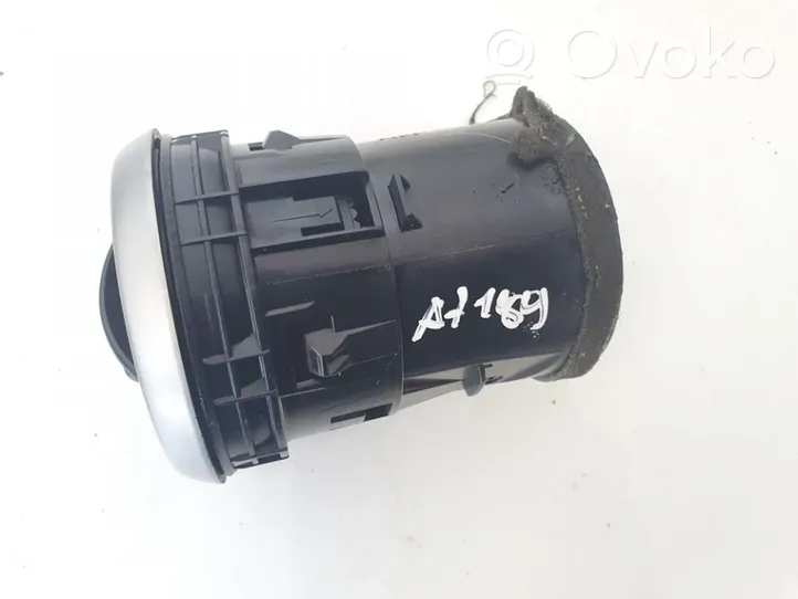 Nissan Qashqai Šoninės oro grotelės 68760jd10a