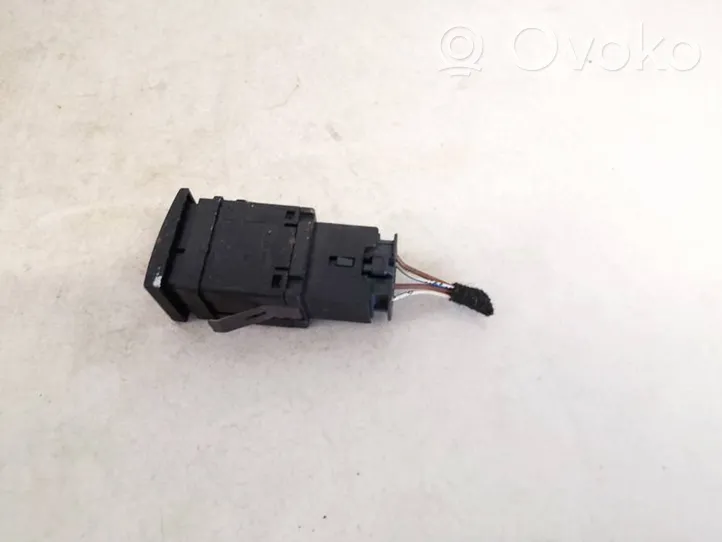 Volkswagen Polo IV 9N3 Botón interruptor de luz de peligro 6q0953235s