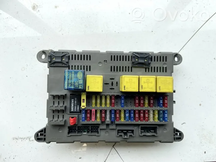 Land Rover Freelander Boîte à fusibles ywc106080