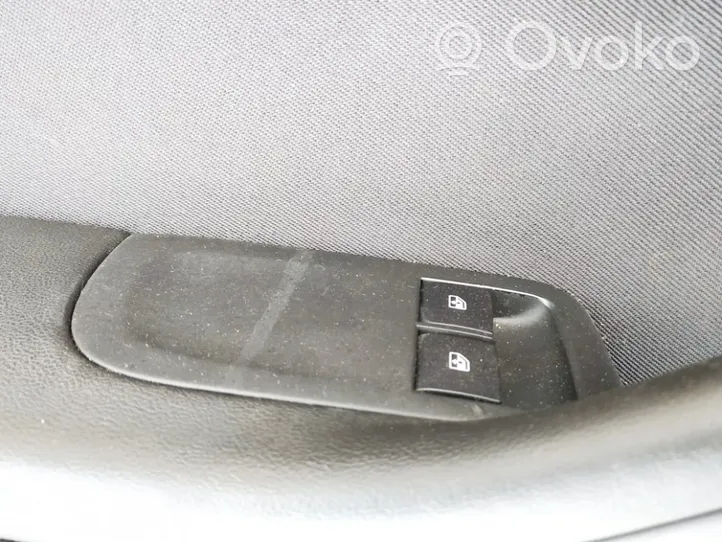 Opel Zafira C Electric window control switch 