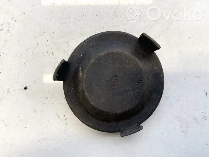 Volkswagen PASSAT B5 Osłona żarówki lampy przedniej 143688