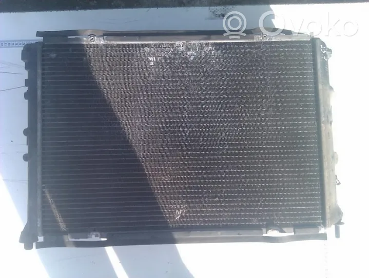 Renault Megane I Radiateur de refroidissement 