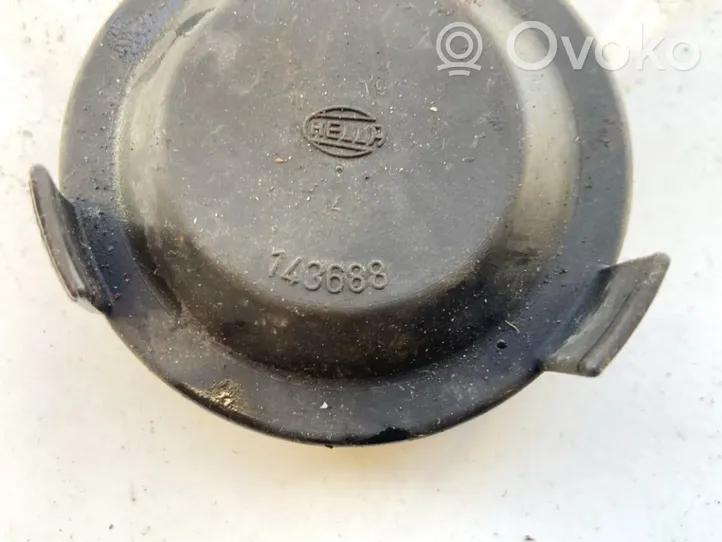 Volkswagen PASSAT B5 Cache-poussière de phare avant 143688