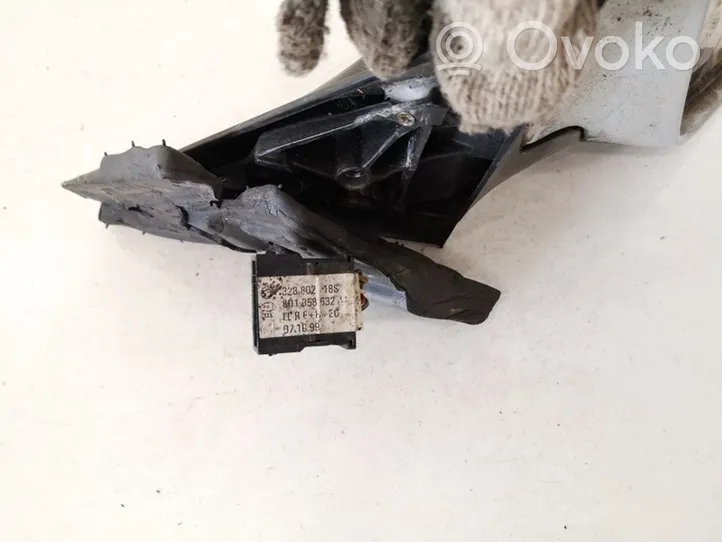 Audi A4 S4 B5 8D Veidrodėlio plastikinė apdaila E1010595