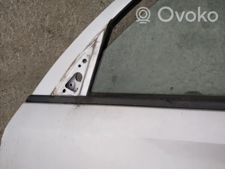 Opel Meriva A Moulure de vitre de la porte avant 