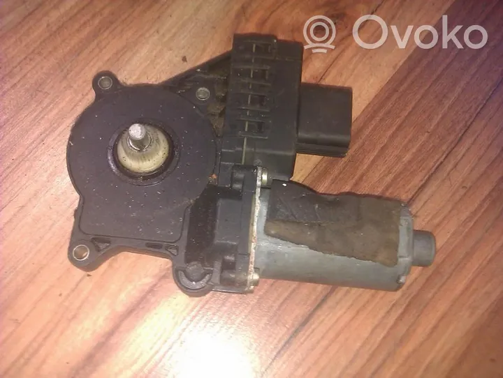 Ford Mondeo Mk III Varikliukas priekinio langų pakėlėjo 0130821772