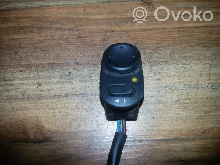 Opel Omega B1 Wing mirror switch 90432361