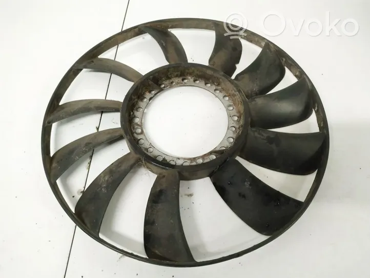 Volkswagen PASSAT B5 Hélice moteur ventilateur 058121301b