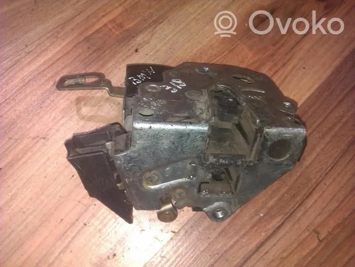 BMW 3 E36 Serratura portiera anteriore 8122418