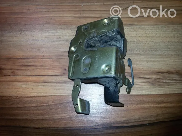 BMW 3 E30 Front door lock 19247889