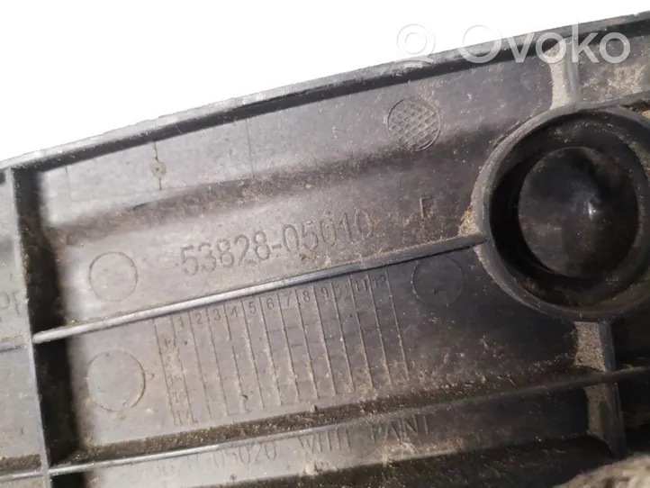 Toyota Avensis T270 Supporto di montaggio del parafango 5382805010