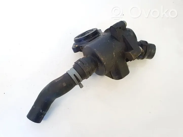 Audi A4 S4 B6 8E 8H Tubo flessibile del liquido di raffreddamento del motore 06b121111d