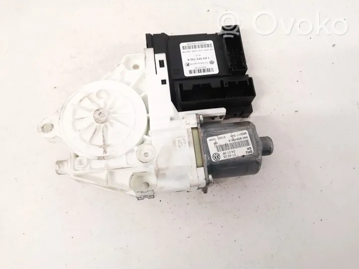 Volkswagen Tiguan Front door window regulator motor 5n0959702a