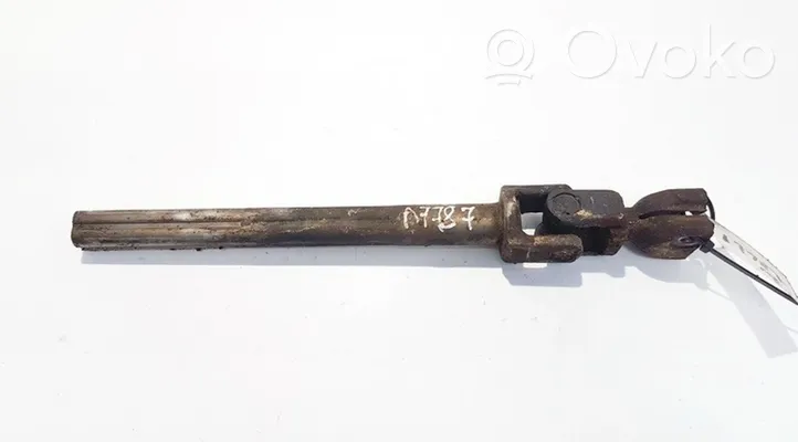 Volkswagen Touareg I Steering column universal joint 