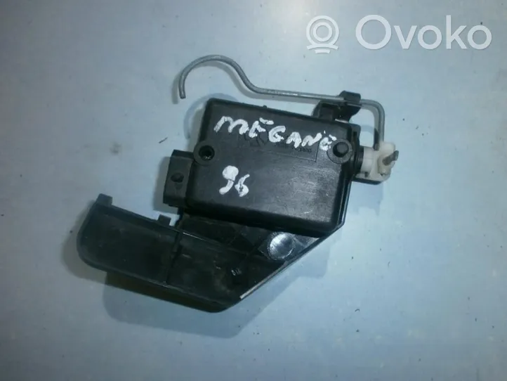 Renault Megane I Moteur verrouillage centralisé 7700838340