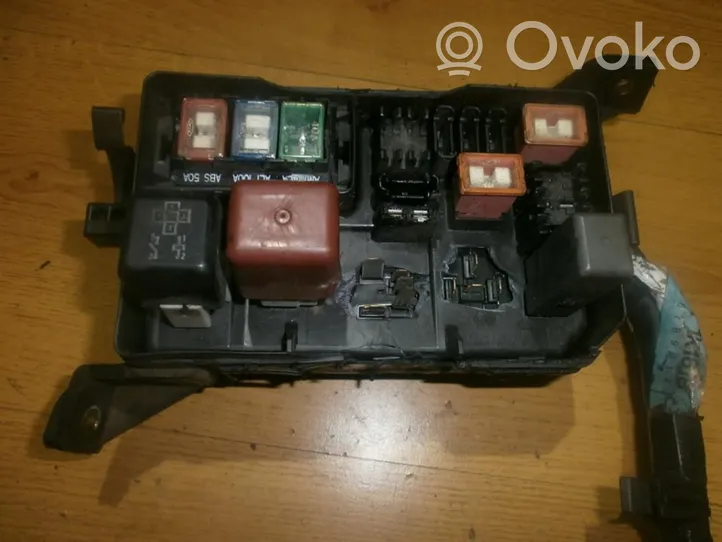 Toyota Avensis T220 Fuse box set 