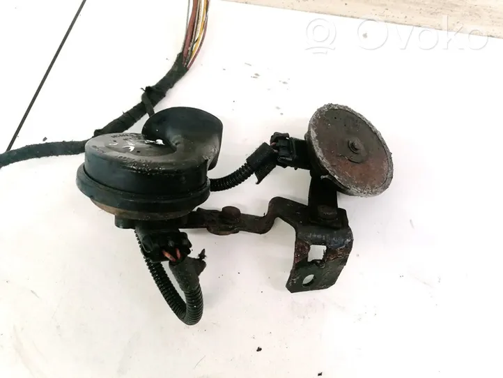 Volkswagen Touareg I Horn signal E1000209